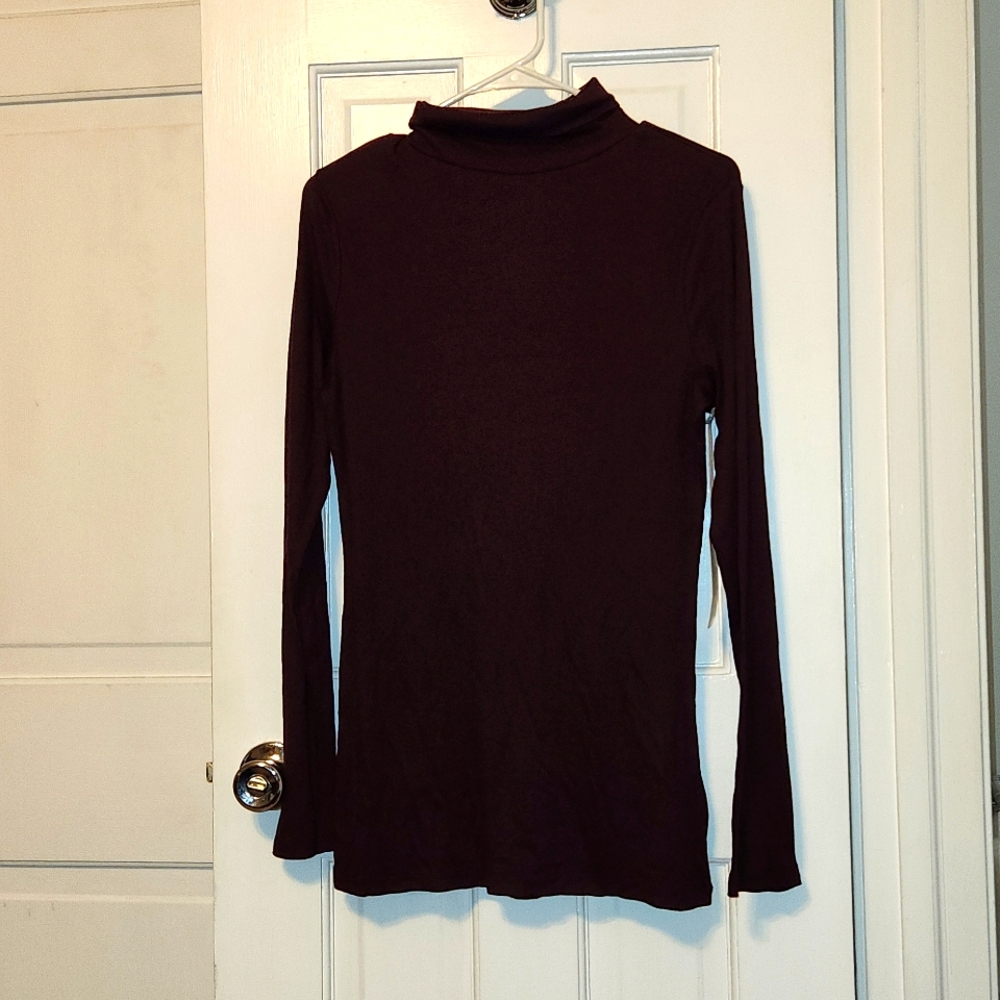 Burgundy top NWT